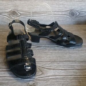 SAS 6W black straps open toe low heel woman sandals